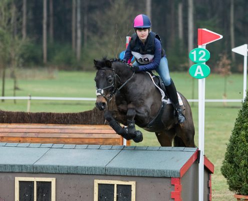 ID12361Rider: Emma HuizerHorse: BatmanDate: 17 maart 2017Discipline: Eventing DerbyLevel: L pony'sLocation: MaarsbergenCountry: The Netherlands
